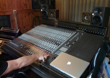 Monitory Neumann KH 120 w studiu Sonus